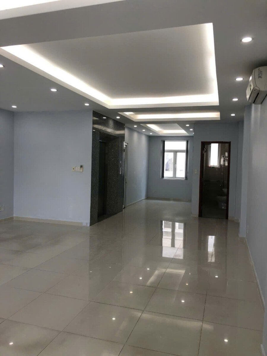 hien trang van phong trong suot - Giá cho thuê văn phòng đường Phan Khiêm Ích khu Hưng Gia phường Tân Hưng t10/2026