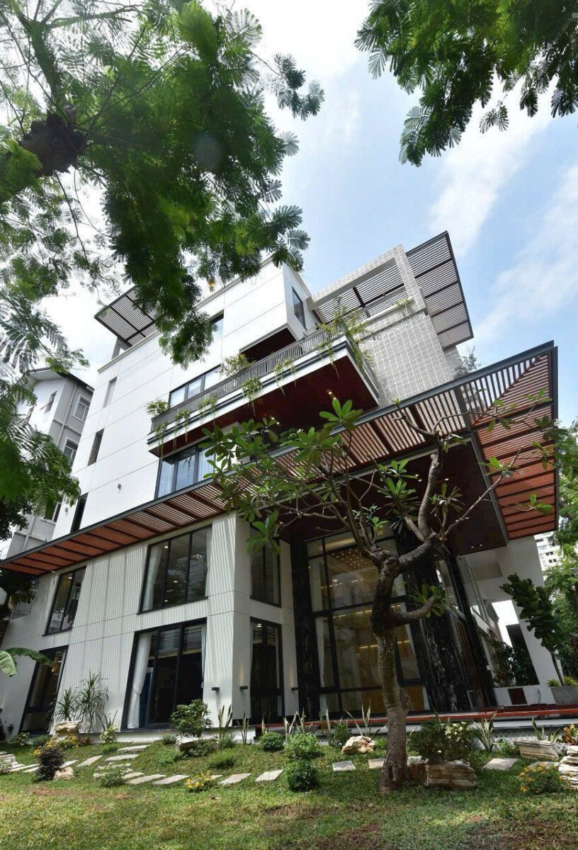 hinh anh nha ban 1 - Bán nhà phố căn góc công viên đường Nội khu Hưng Gia 2 giá 53 tỷ