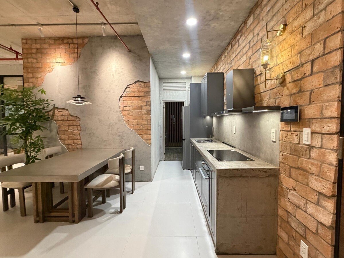 khong gian bep va phong an 1 - Giá mua bán Shophouse tòa E chung cư Midtown m6 phường Tân Mỹ T10/2026
