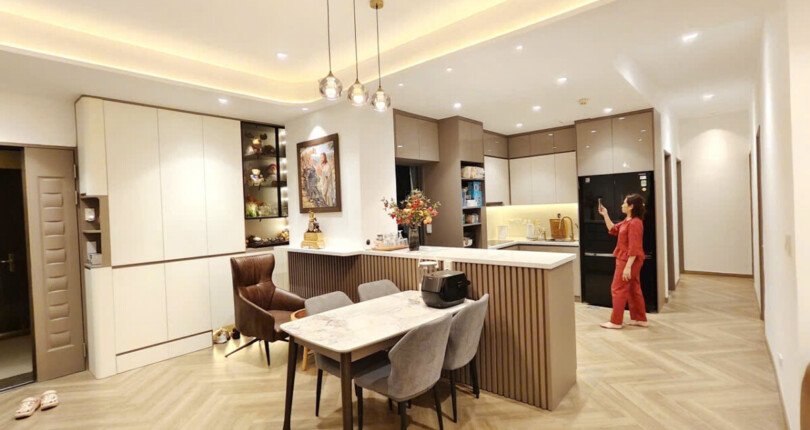 khong gian bep va phong an 810x430 - Mua b&aacute;n căn hộ Chung cư Docklands S&agrave;i G&ograve;n phường T&acirc;n Mỹ gi&aacute; rẻ
