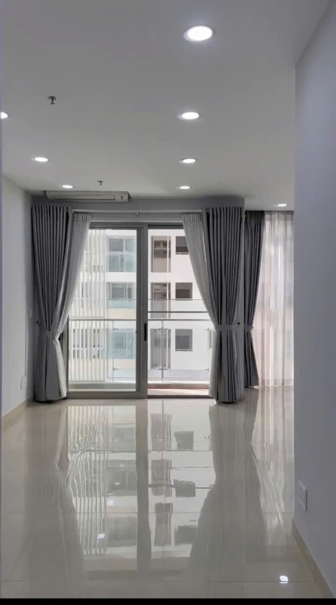 khong gian phong tiep khach rong rai - Giá cho thuê Shophouse tòa E chung cư Midtown phường Tân Mỹ t10/2026