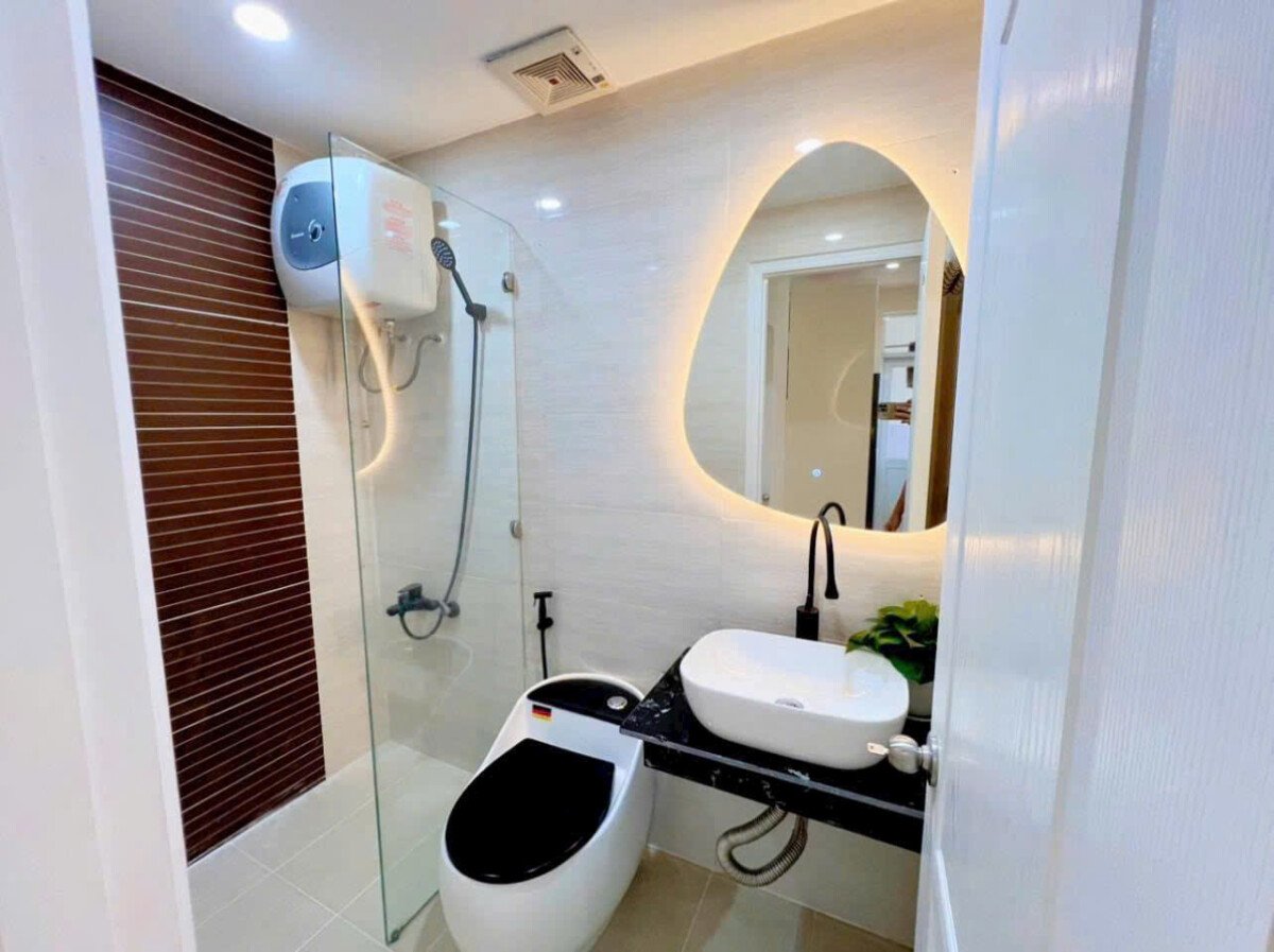 nha co 2 toilet hoan thien noi that dep - Cho thuê căn hộ 2pn tòa 12b chung cư Sky Garden 3 phường Tân Hưng giá 19tr/tháng