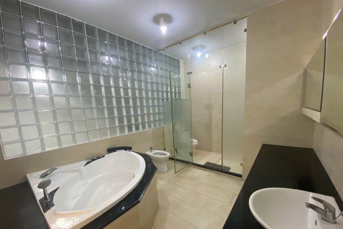 nha co 6wc day du thiet bi - Cho thuê nhà phố Hưng Gia 3, 4pn lớn đầy đủ nội thất, giá 57tr/tháng