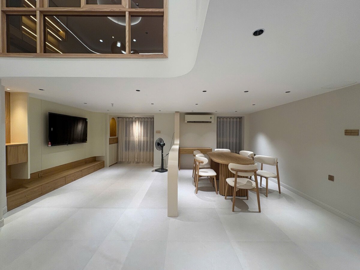 phong khach can ho cho thue 1 - Cho thuê căn hộ duplex Sky Garden 1, tổng diện tích 130m2, giá cho thuê 55tr/tháng, nhà mới 100%