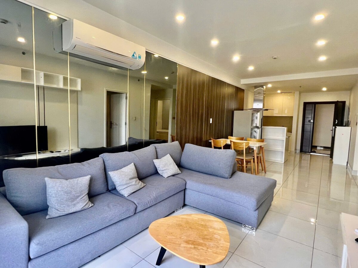 phong khach can ho cho thue 10 - Cho thuê căn hộ 80m2, chung cư Scenic Valley 1, giá 20tr/tháng, đầy đủ nội thất.