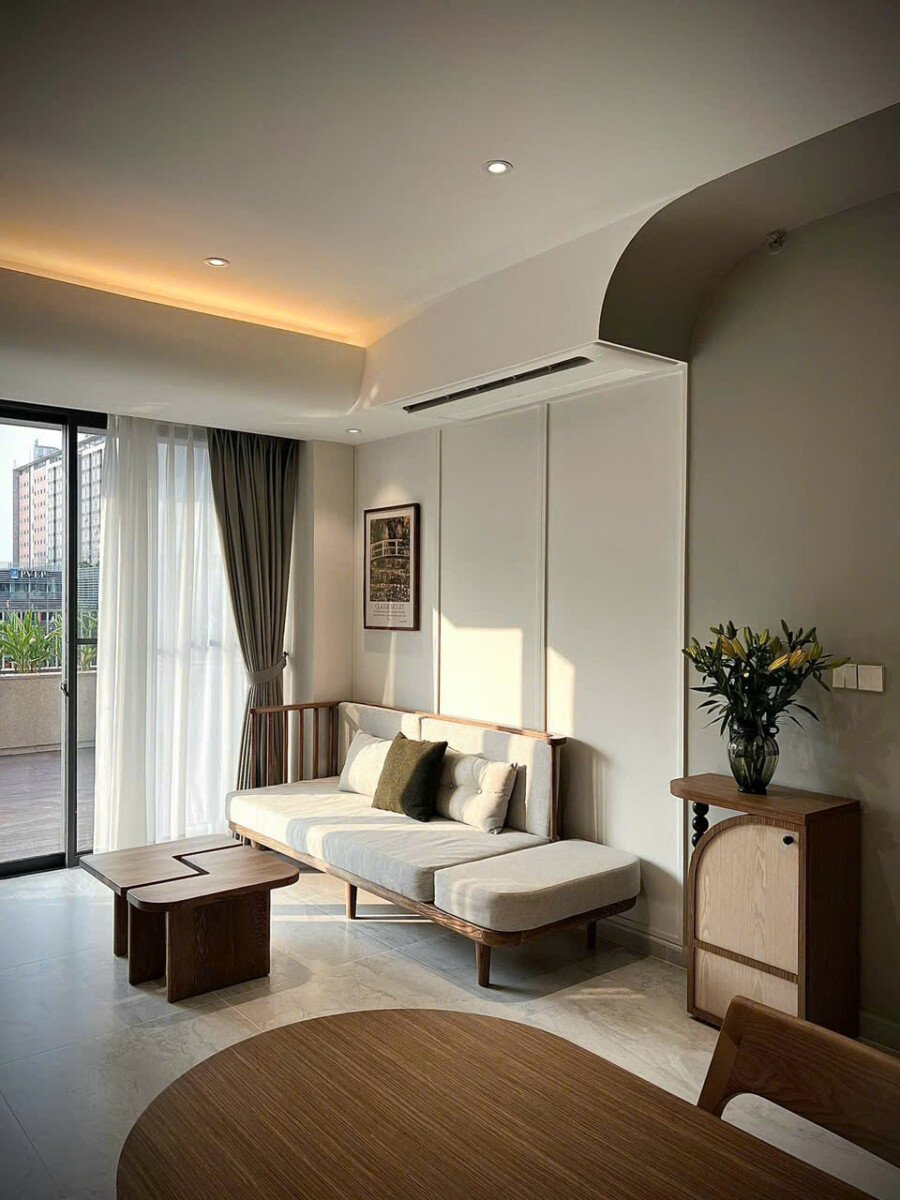 phong khach can ho cho thue 11 - Cho thuê căn hộ Cardinal court , căn sân vườn , 02pn, giá 33tr/tháng, nội thất cao cấp.