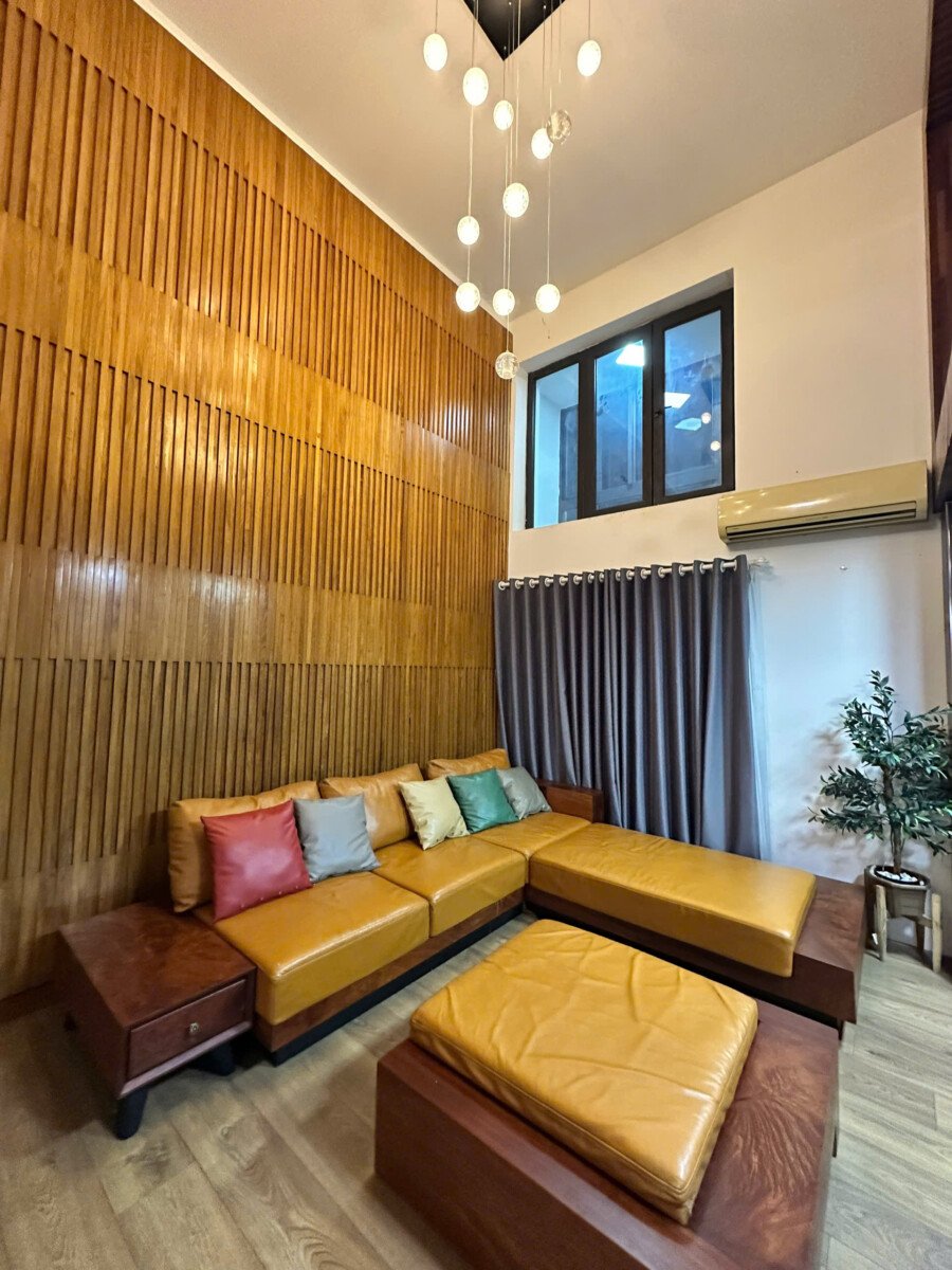 phong khach can ho cho thue 3 - Cần cho thuê căn hộ Duplex Sky Garden 1 89m2, + 40m lửng, giá 25tr/tháng.