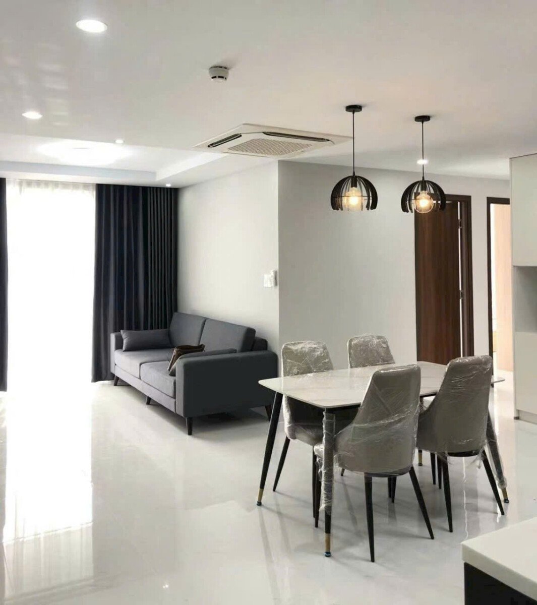 phong khach va phong an - Giá mua bán căn hộ 3pn chung cư Saigon South Residences Nhà Bè T10/2026