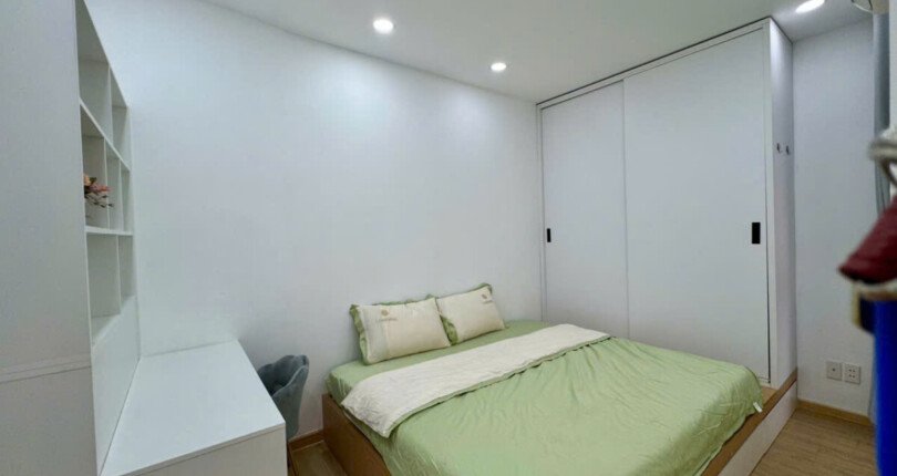 Bán gấp căn hộ 71m2, chung cư Sky Garden 2, giá 4.050 tỷ, nhà đang có hợp đồng thuê 15tr/tháng.
