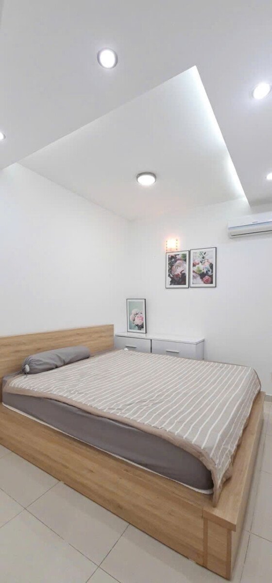 phong ngu can ho can ban 1 - Bán căn hộ 70m2, chung cư Sky Garden 3, giá 4.550 tỷ, đầy đủ nội thất, tầng cao.