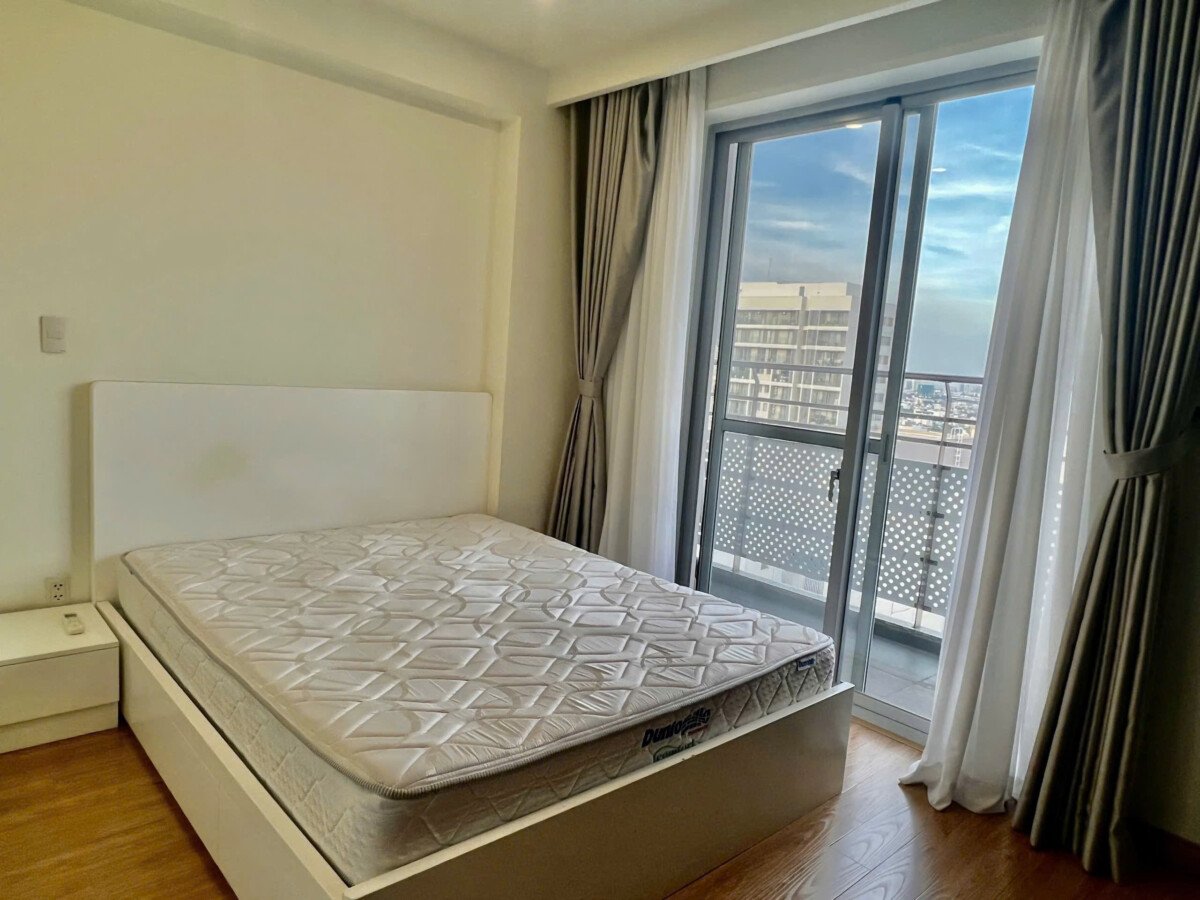 phong ngu can ho can cho thue 2 - Cho thuê căn hộ 80m2, chung cư Scenic Valley 1, giá 20tr/tháng, đầy đủ nội thất.