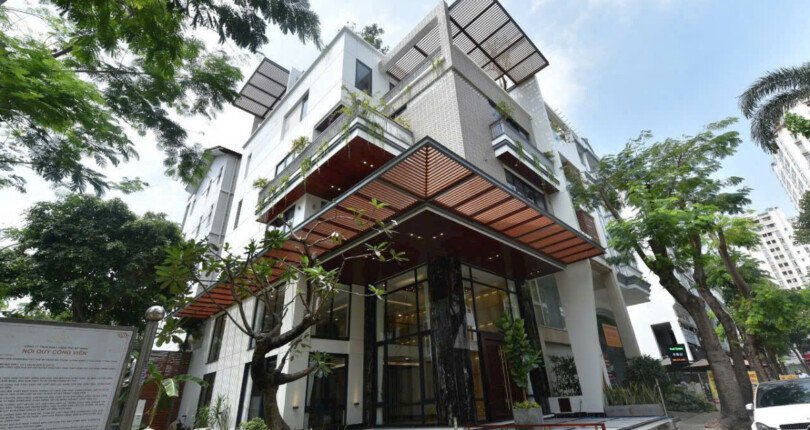 Bán nhà phố căn góc công viên đường Nội khu Hưng Gia 2 giá 53 tỷ